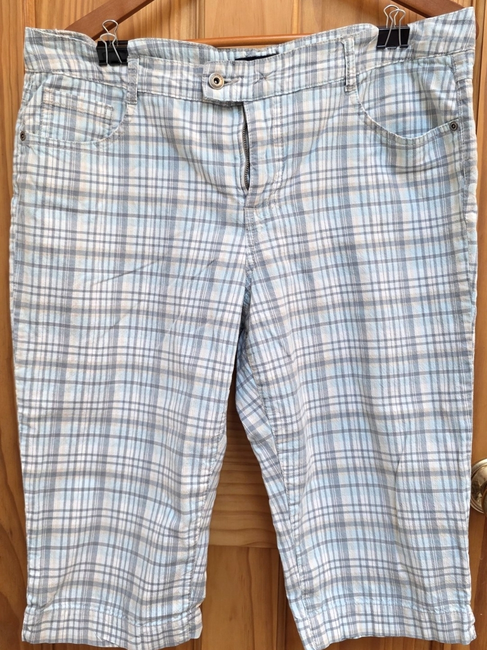 Sonoma Light Blue & White Plaid Capris